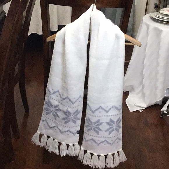 Hot Paws Snowflake Winter Scarf - Picture 7 of 7